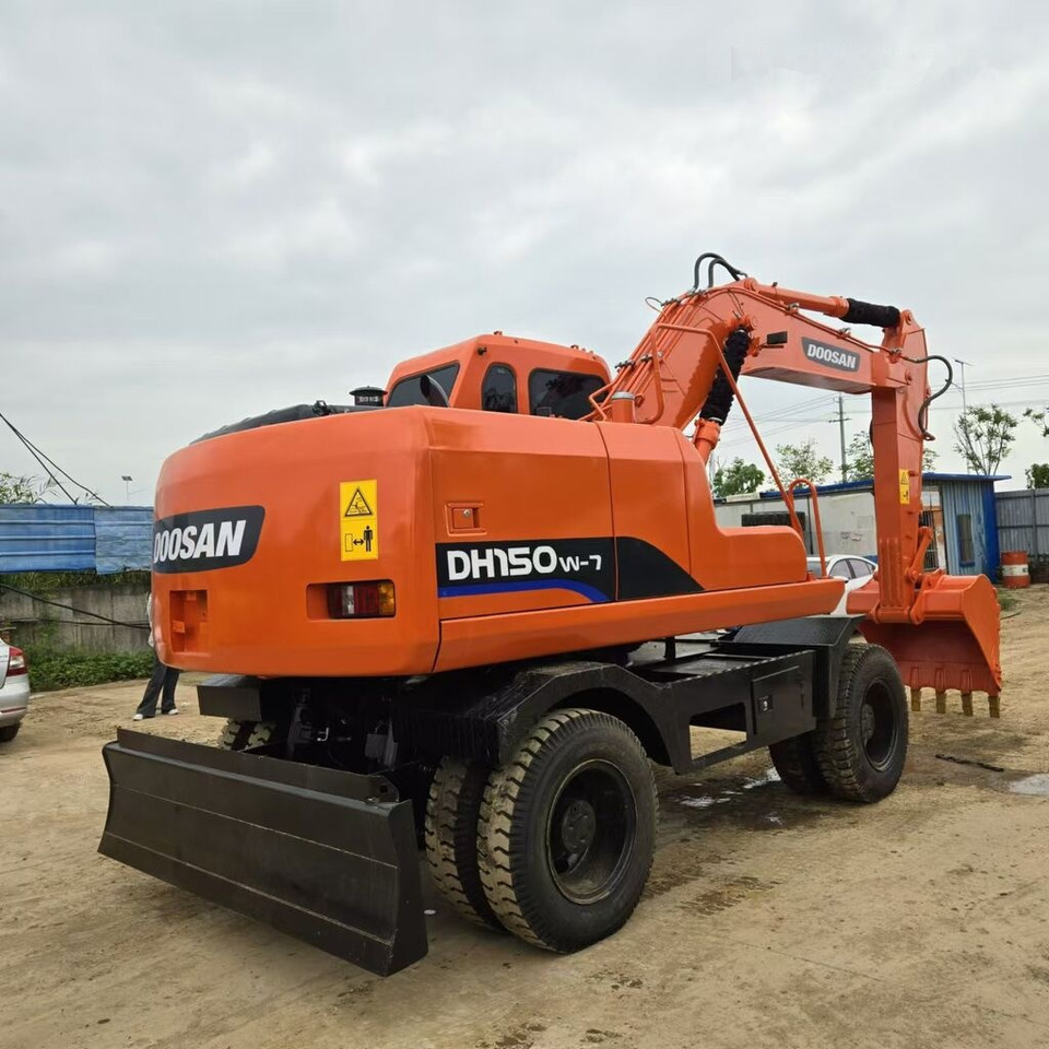 Doosan DH150W - Pelle sur pneus: photos 4 Doosan DH150W - Pelle sur pneus: photos 4