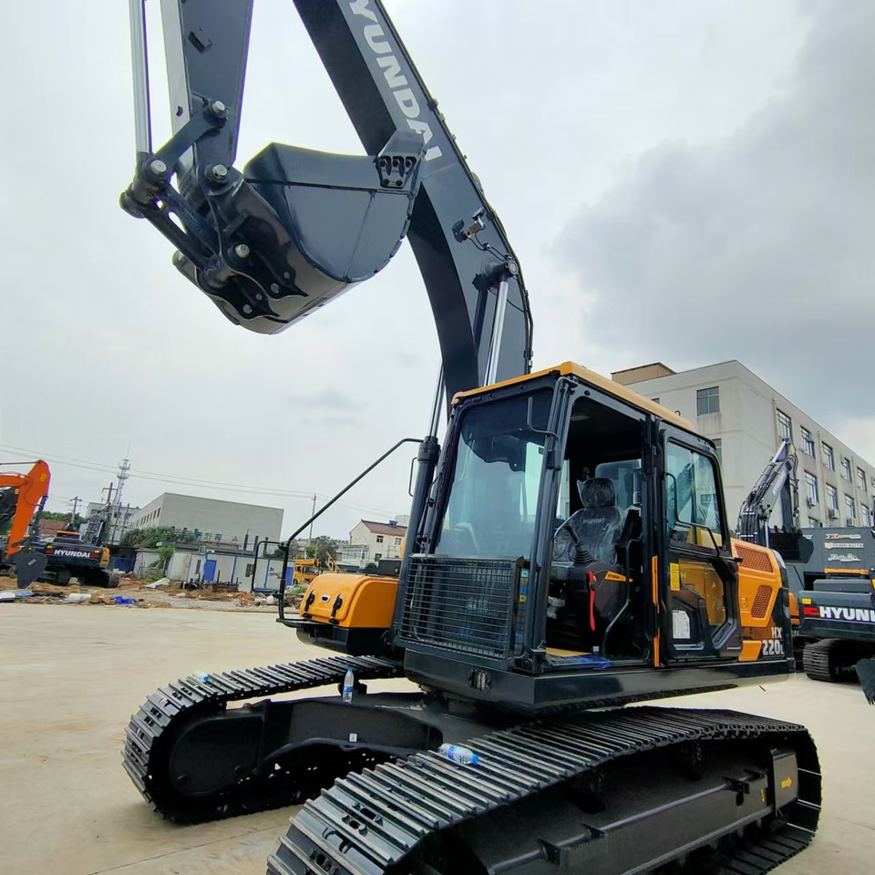 Pelle sur chenille neuf HYUNDAI HX220L: photos 8