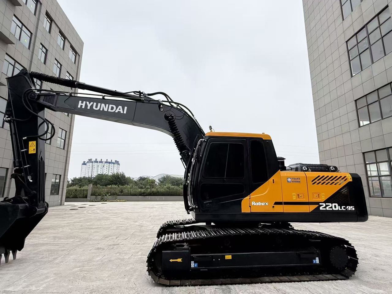 HYUNDAI R220LC-9S - Pelle sur chenille: photos 1 HYUNDAI R220LC-9S - Pelle sur chenille: photos 1