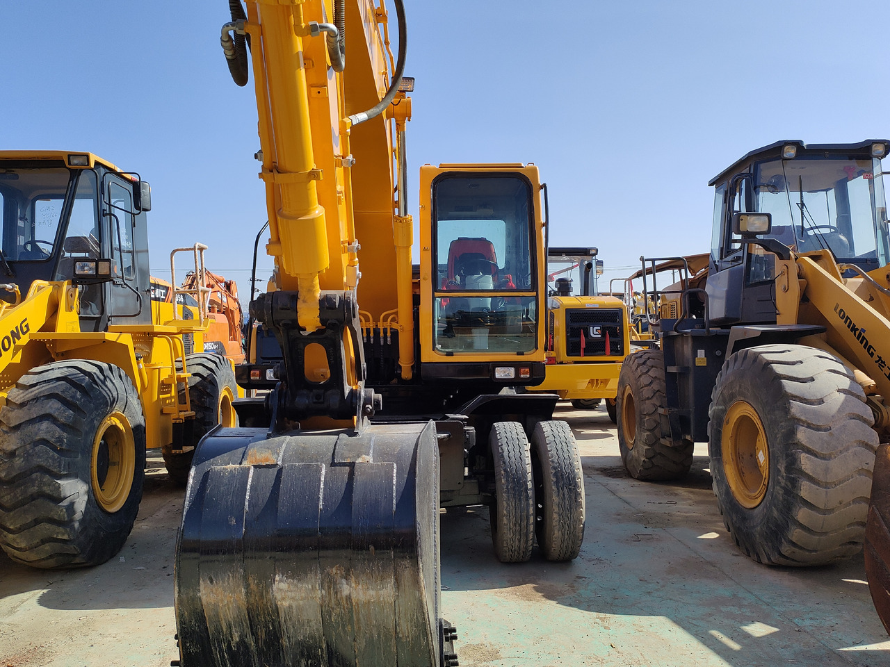 Pelle sur pneus Hyundai R150W-9: photos 9 Pelle sur pneus Hyundai R150W-9: photos 9