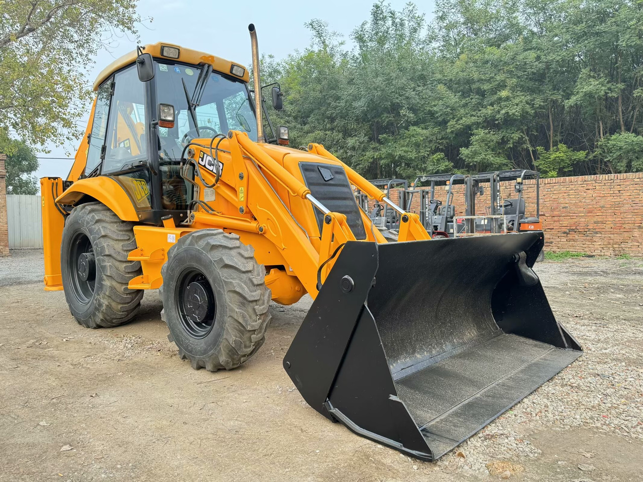 JCB 3CX - Tractopelle: photos 1 JCB 3CX - Tractopelle: photos 1