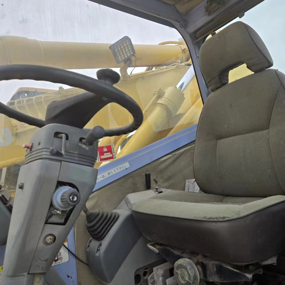 KOMATSU PC128US - Pelle sur pneus: photos 5 KOMATSU PC128US - Pelle sur pneus: photos 5