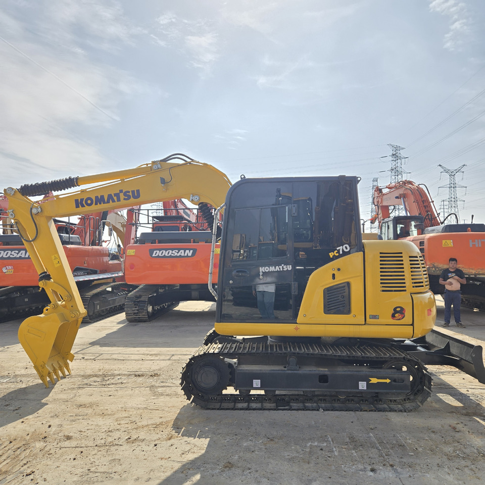 KOMATSU PC70-8 - Mini pelle: photos 4 KOMATSU PC70-8 - Mini pelle: photos 4