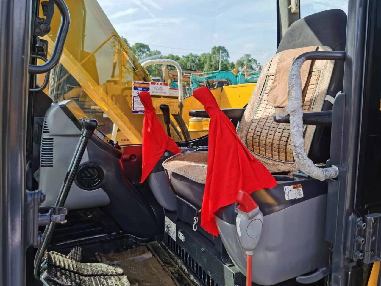 Komatsu PC70-8 - Mini pelle: photos 5 Komatsu PC70-8 - Mini pelle: photos 5