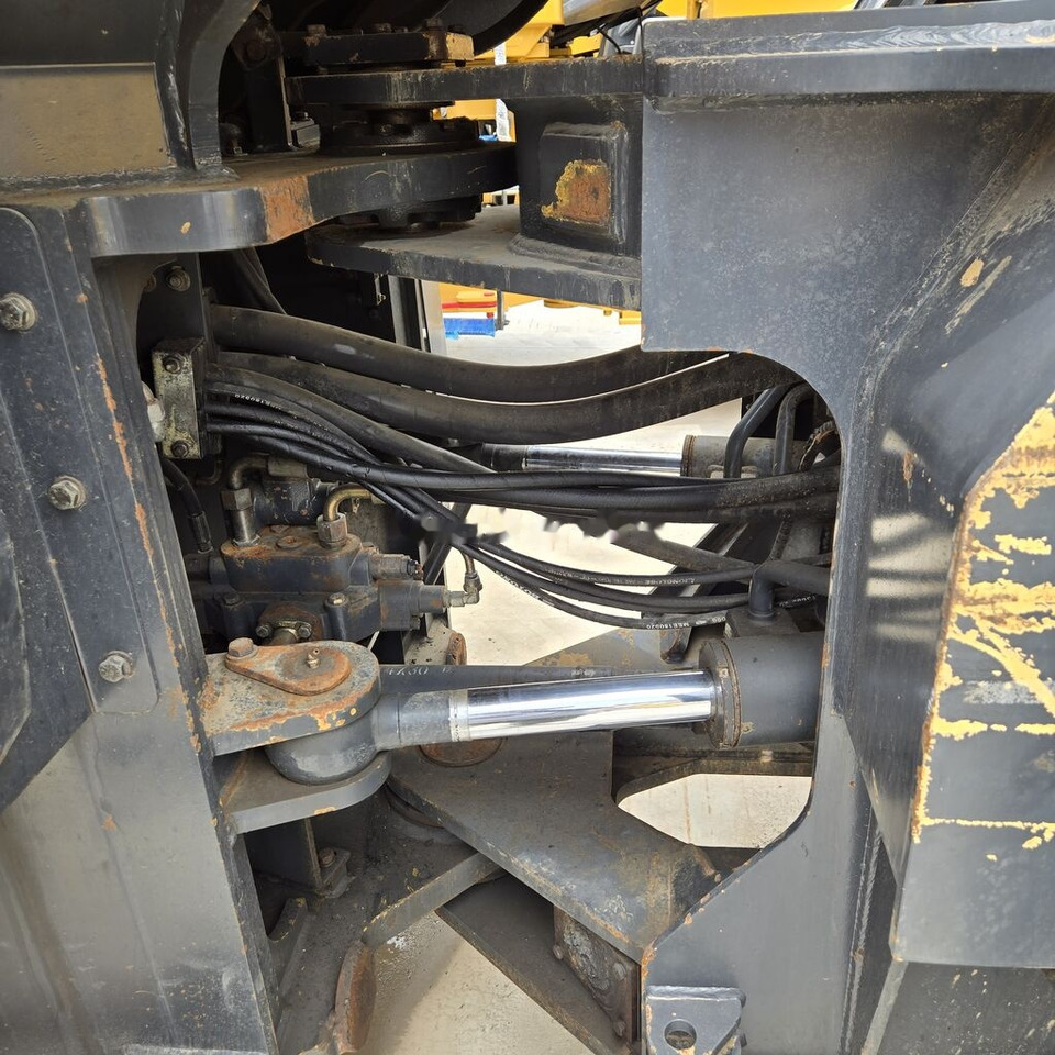 Chargeuse sur pneus LiuGong 856H: photos 11