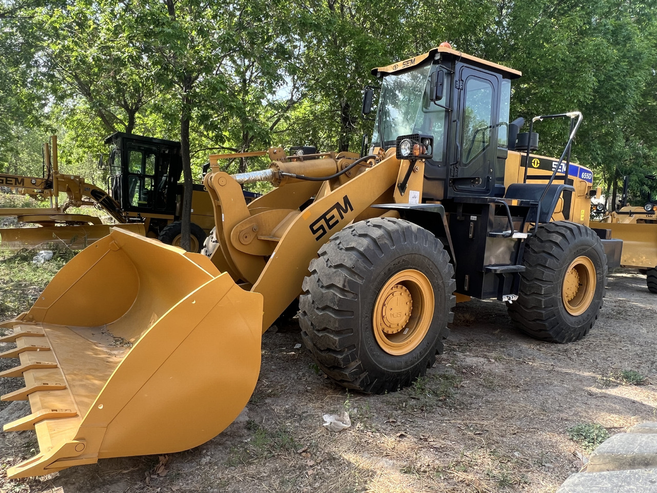 SEM SEM655D - Chargeuse sur pneus: photos 3 SEM SEM655D - Chargeuse sur pneus: photos 3