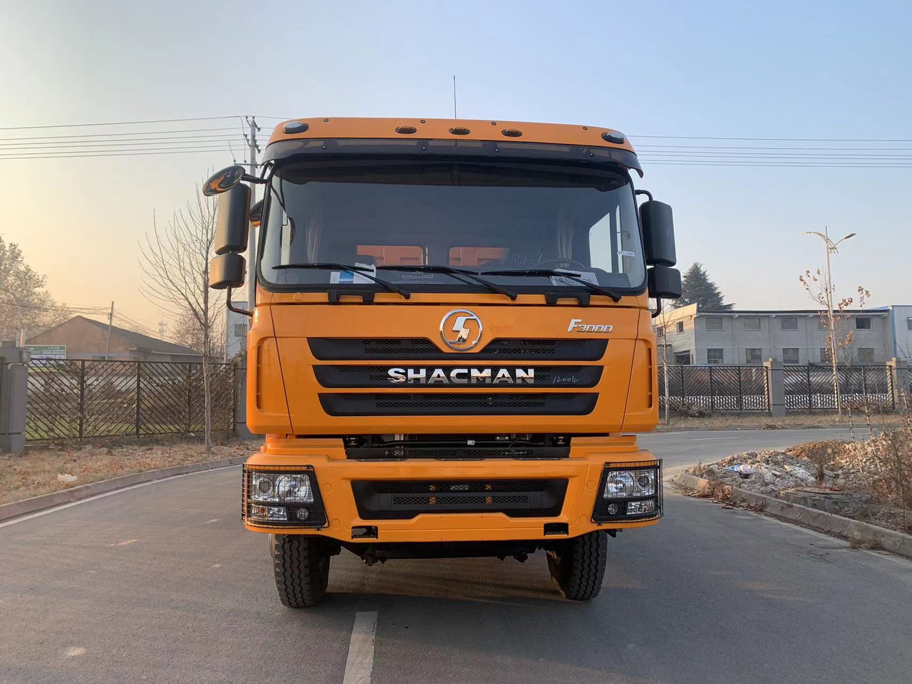 SHACMAN F3000 6x4 - Camion benne: photos 2 SHACMAN F3000 6x4 - Camion benne: photos 2