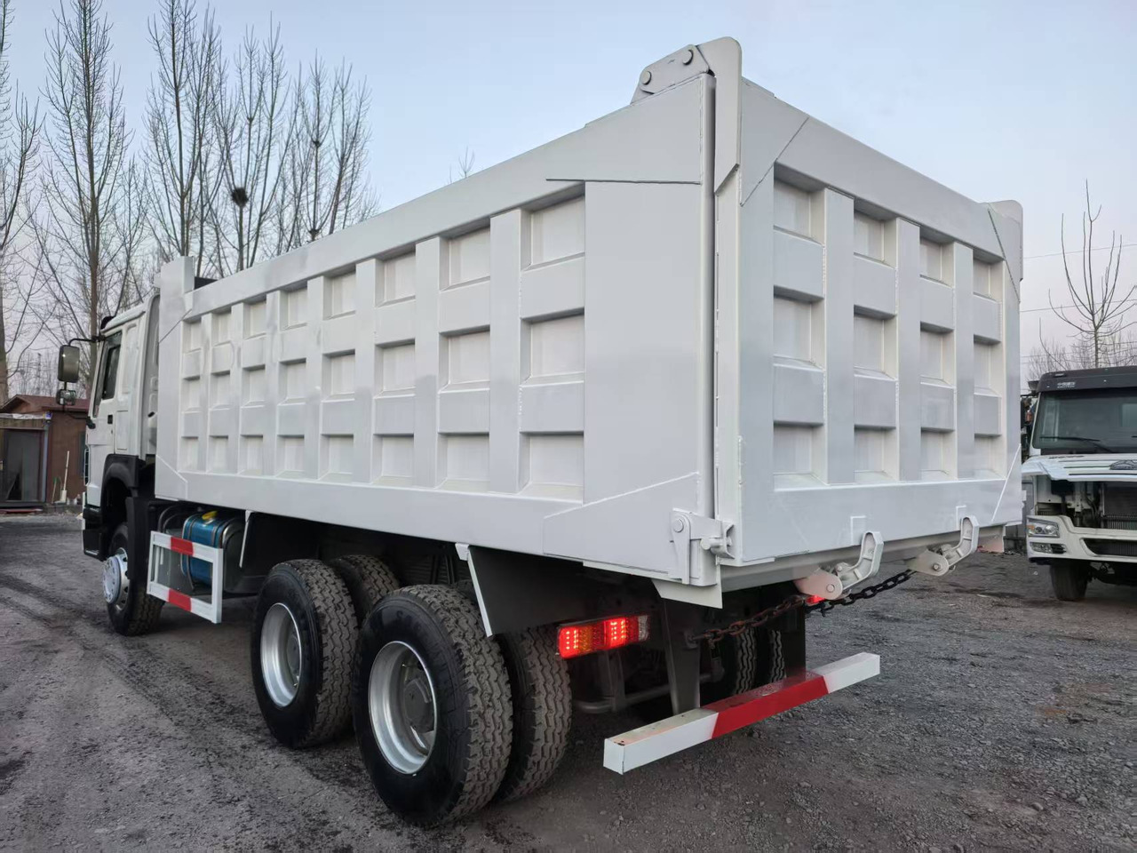 SINOTRUK - Camion benne: photos 5 SINOTRUK - Camion benne: photos 5