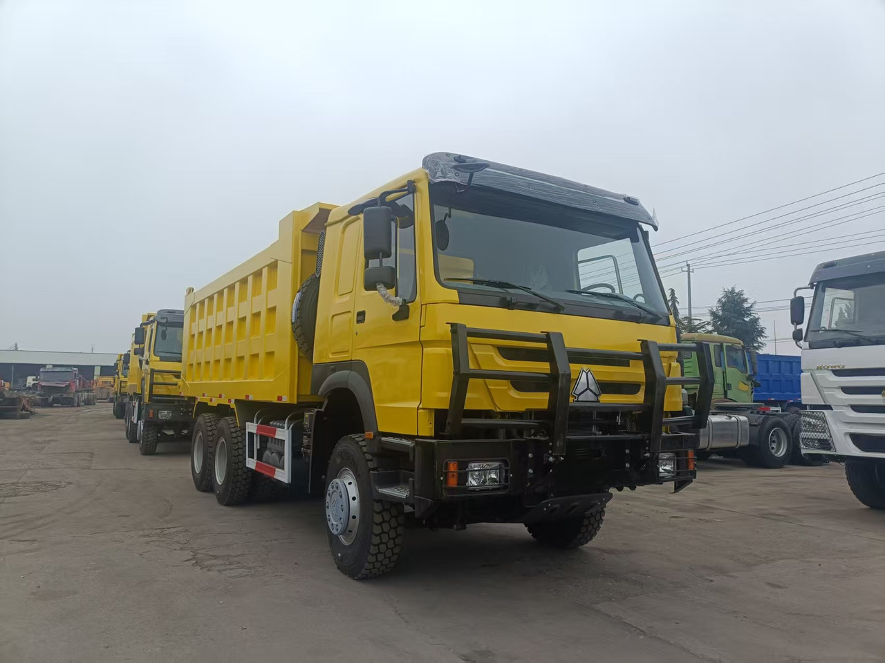SINOTRUK HOWO 6x4 - Camion benne: photos 1 SINOTRUK HOWO 6x4 - Camion benne: photos 1