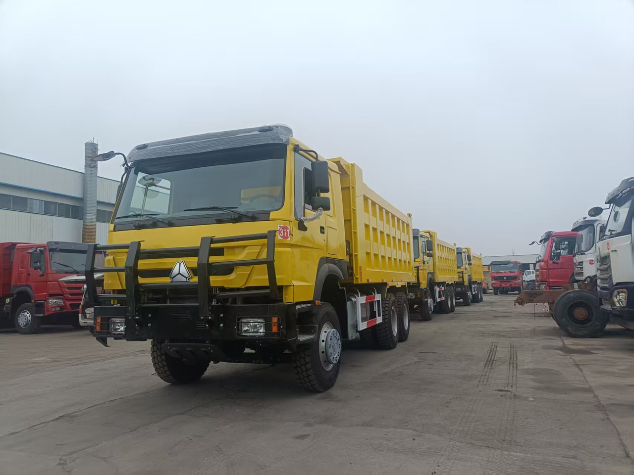 SINOTRUK HOWO 6x4 - Camion benne: photos 4 SINOTRUK HOWO 6x4 - Camion benne: photos 4