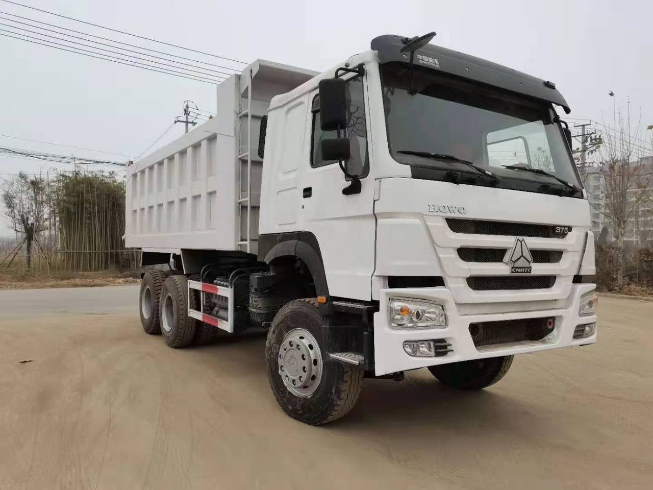 SINOTRUK HOWO - Camion benne: photos 3 SINOTRUK HOWO - Camion benne: photos 3