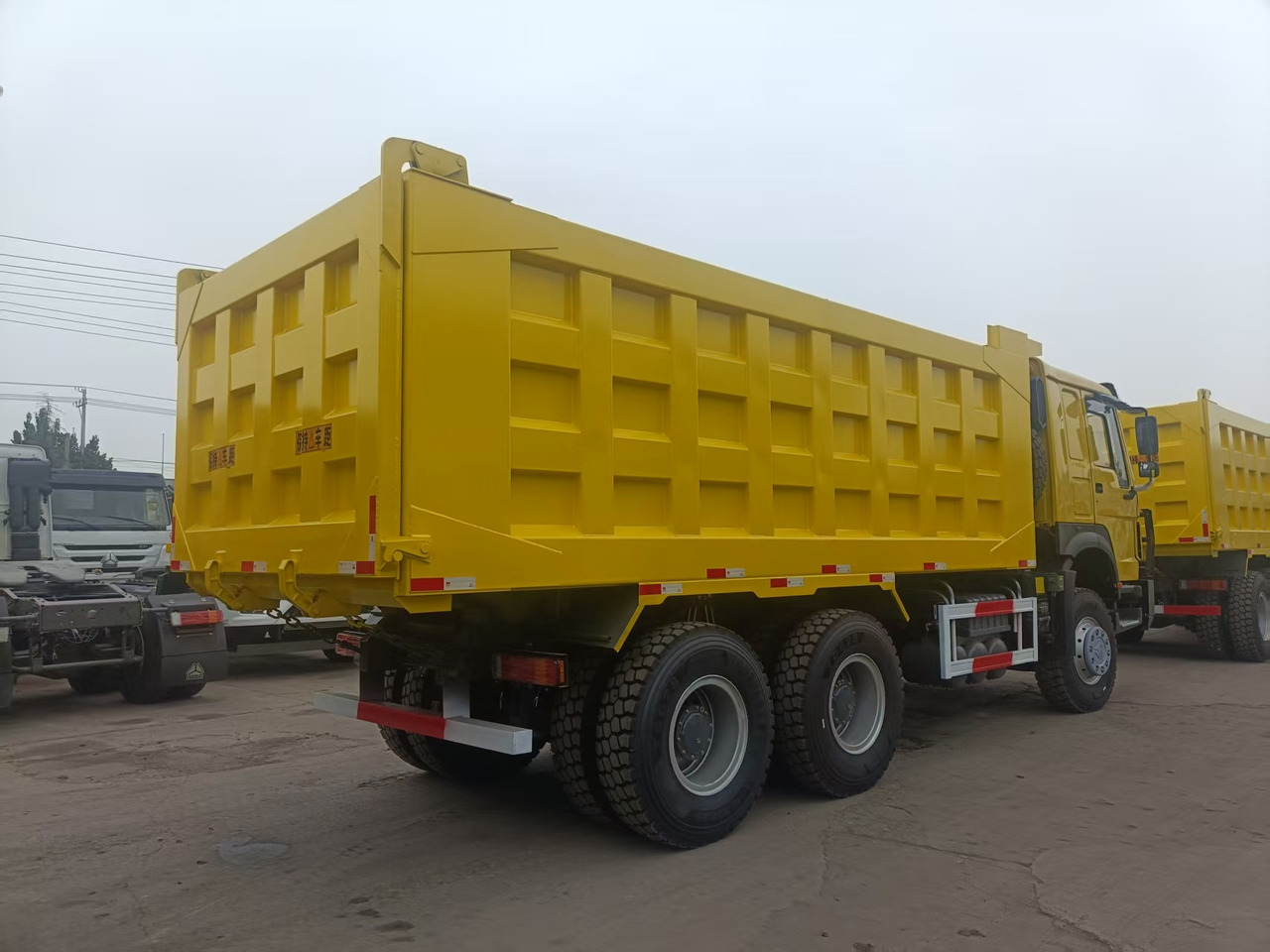 SINOTRUK HOWO - Camion benne: photos 3 SINOTRUK HOWO - Camion benne: photos 3
