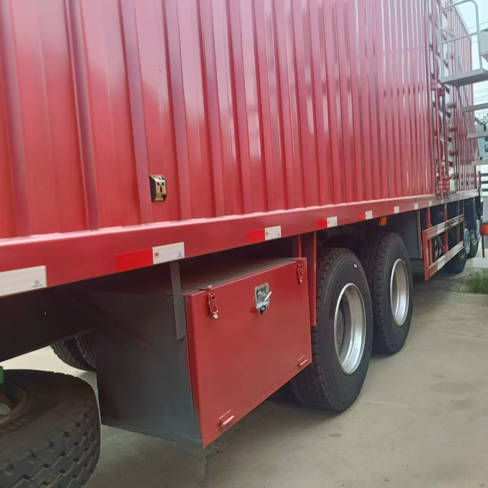 SINOTRUK HOWO - Camion fourgon: photos 4 SINOTRUK HOWO - Camion fourgon: photos 4