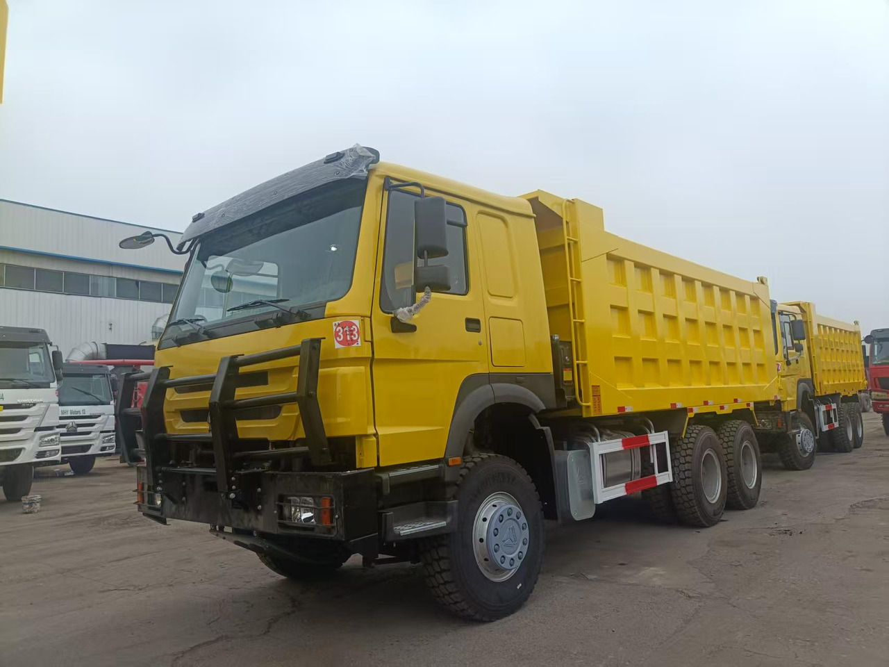 SINOTRUK HOWO - Camion benne: photos 1 SINOTRUK HOWO - Camion benne: photos 1