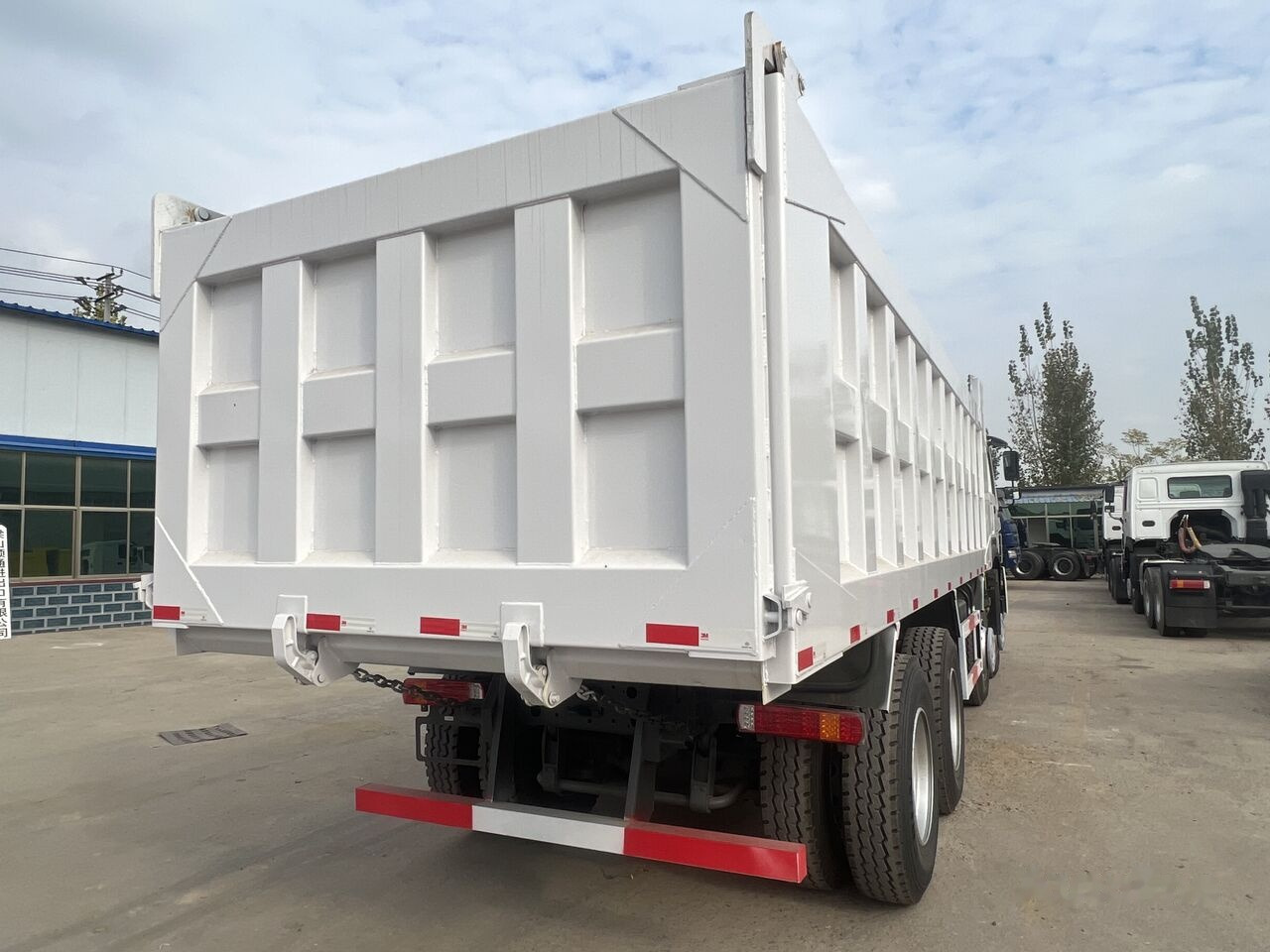 Sinotruk Howo 8*4 - Camion benne: photos 4 Sinotruk Howo 8*4 - Camion benne: photos 4