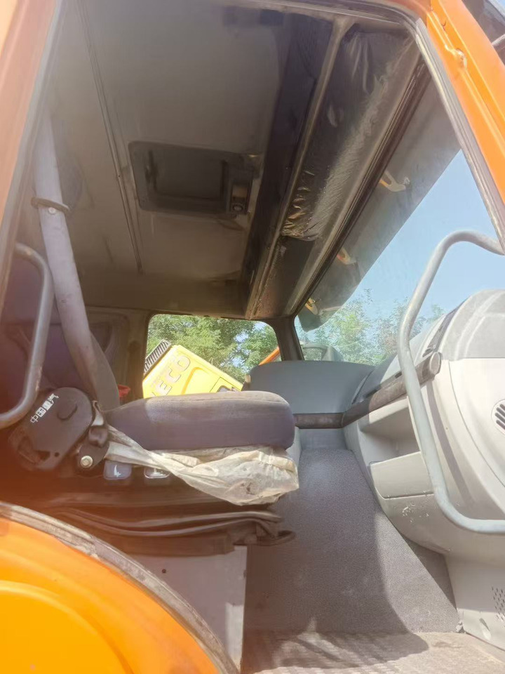 SINOTRUK HOWO - Tracteur routier: photos 4 SINOTRUK HOWO - Tracteur routier: photos 4