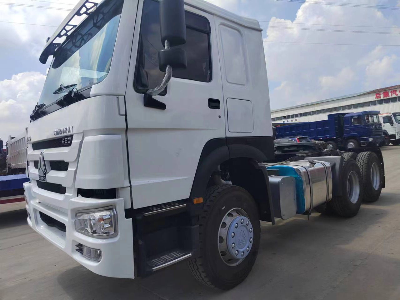 SINOTRUK HOWO trailer head - Tracteur routier: photos 4 SINOTRUK HOWO trailer head - Tracteur routier: photos 4