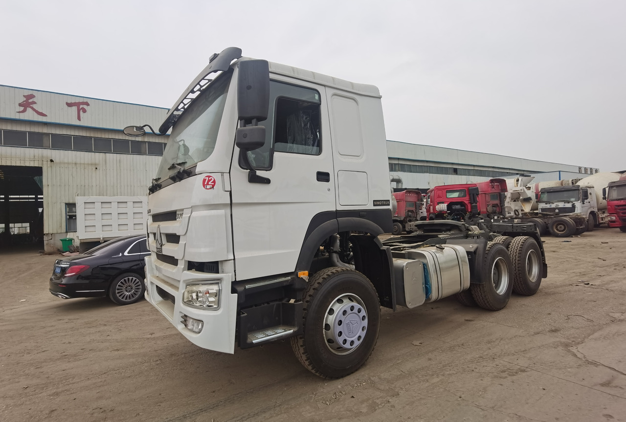 SINOTRUK HOWO trailer head - Tracteur routier: photos 4 SINOTRUK HOWO trailer head - Tracteur routier: photos 4