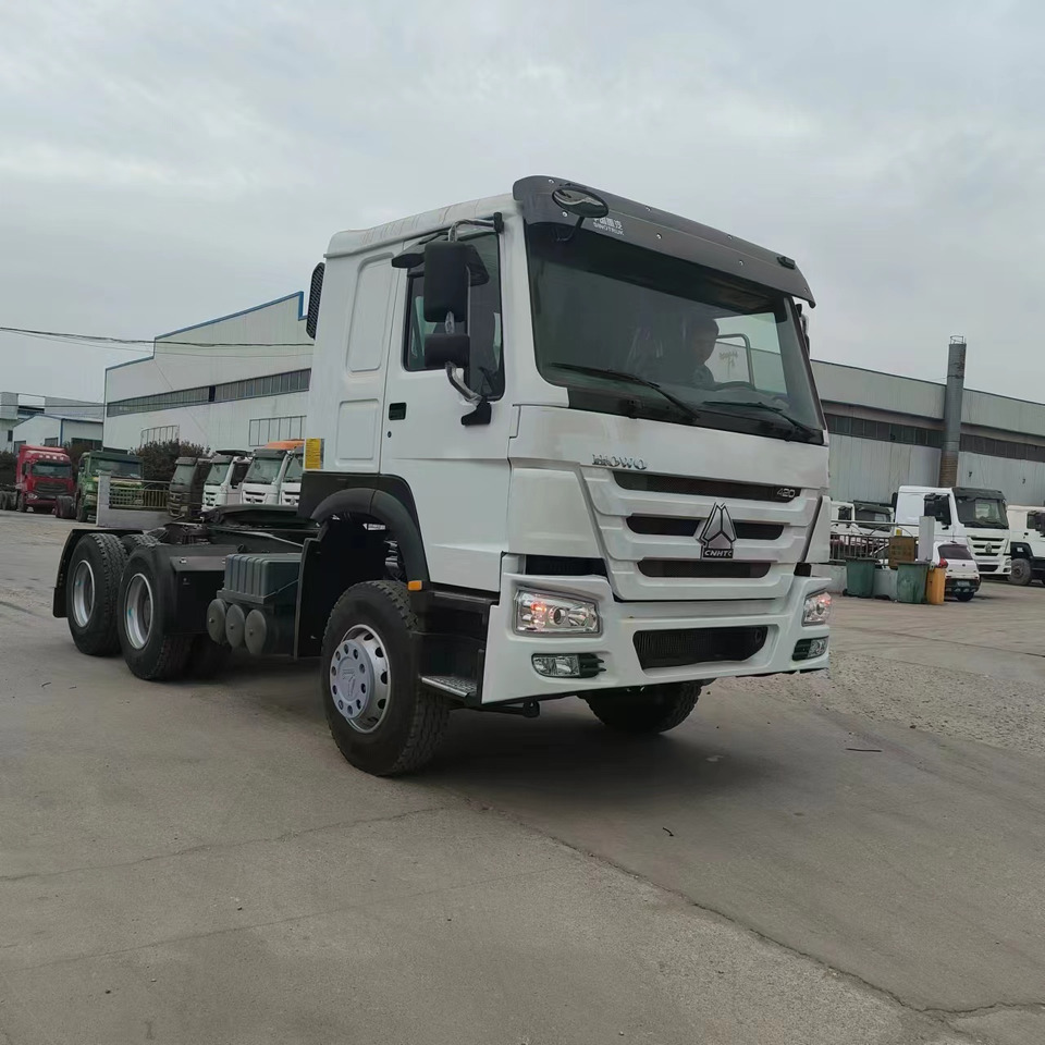 SINOTRUK HOWO trailer head - Tracteur routier: photos 1 SINOTRUK HOWO trailer head - Tracteur routier: photos 1