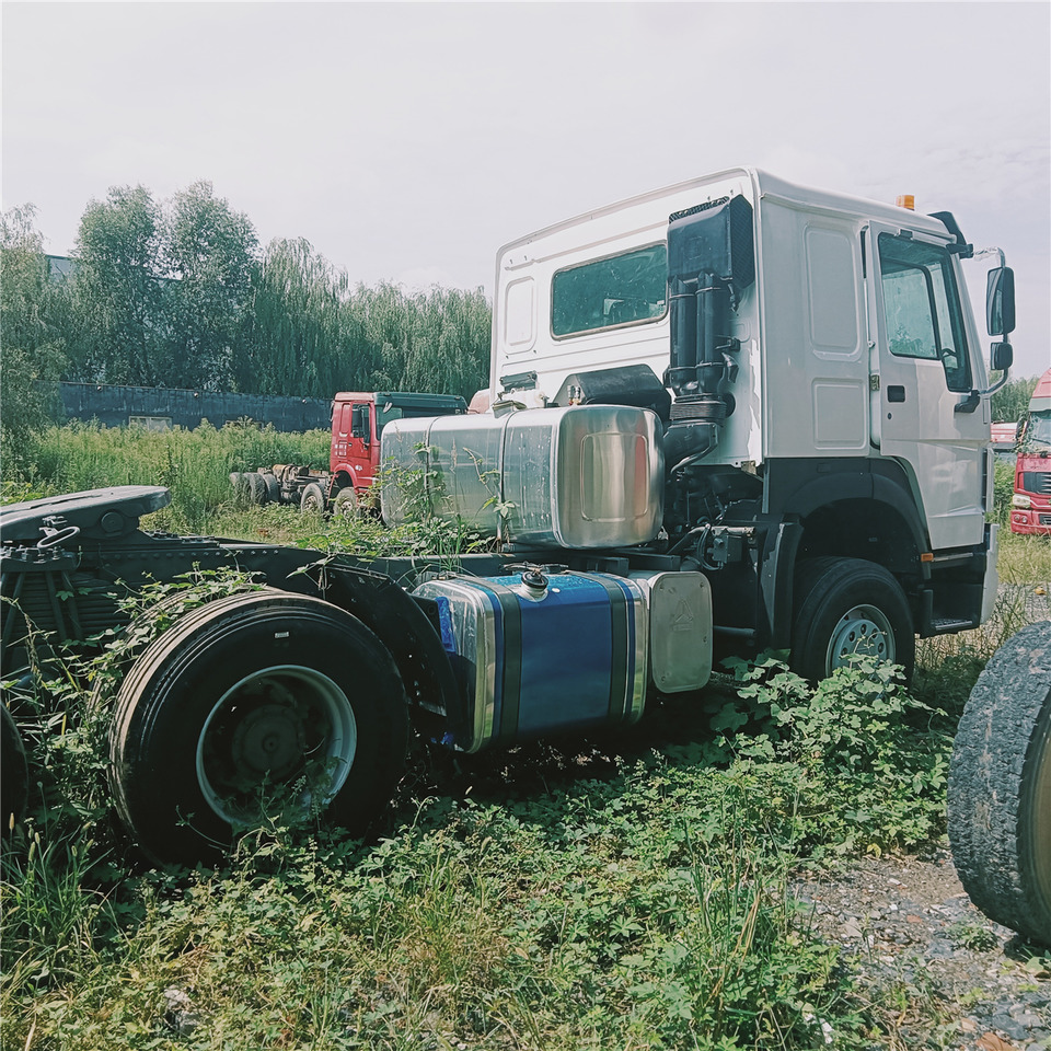 SINOTRUK HOWO trailer head - Tracteur routier: photos 5 SINOTRUK HOWO trailer head - Tracteur routier: photos 5