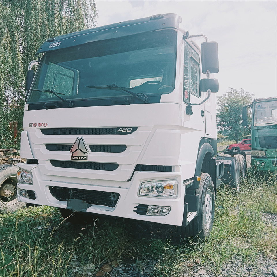 SINOTRUK HOWO trailer head - Tracteur routier: photos 1 SINOTRUK HOWO trailer head - Tracteur routier: photos 1