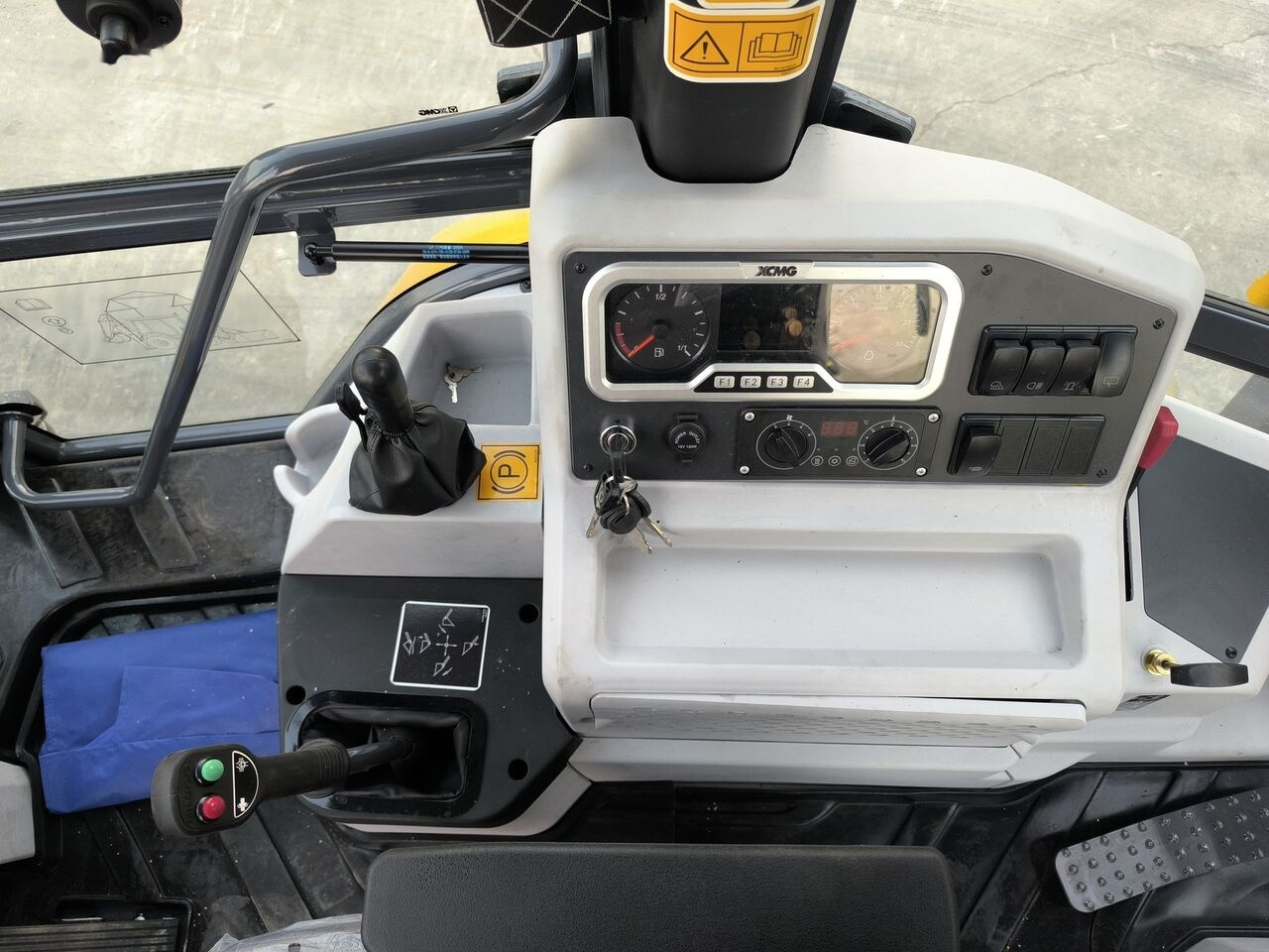 Tractopelle neuf XCMG XC870K New machine: photos 11