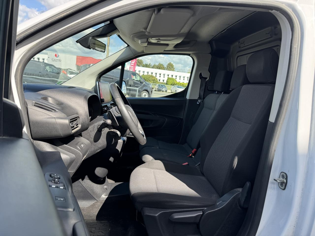 CITROEN BERLINGO M 650KG 1.5 HDI 130CH EAT-8 3 PLACES - Fourgon utilitaire: photos 5 CITROEN BERLINGO M 650KG 1.5 HDI 130CH EAT-8 3 PLACES - Fourgon utilitaire: photos 5