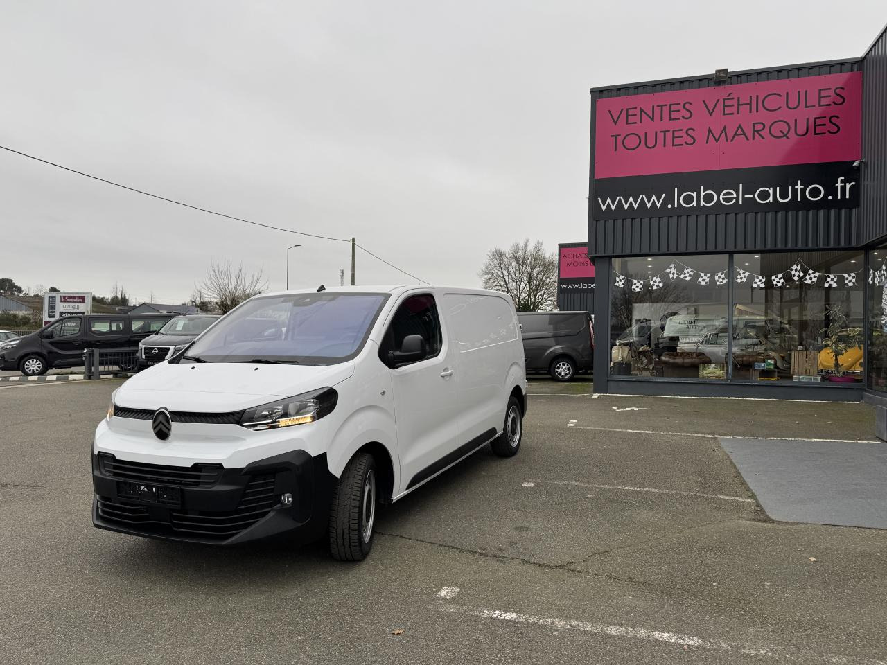 CITROEN Jumpy M 2.0 BlueHDi - 145 S&S - BV EAT8 III FOURGON . PHASE 2 - Fourgon utilitaire: photos 1 CITROEN Jumpy M 2.0 BlueHDi - 145 S&S - BV EAT8 III FOURGON . PHASE 2 - Fourgon utilitaire: photos 1