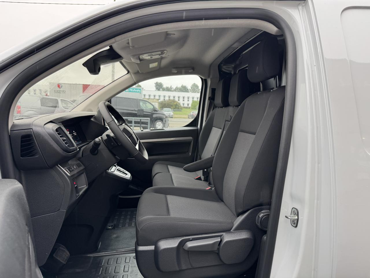 CITROEN Jumpy M 2.0 BlueHDi - 145 S&S - BV EAT8 III FOURGON . PHASE 2 - Fourgon utilitaire: photos 5 CITROEN Jumpy M 2.0 BlueHDi - 145 S&S - BV EAT8 III FOURGON . PHASE 2 - Fourgon utilitaire: photos 5