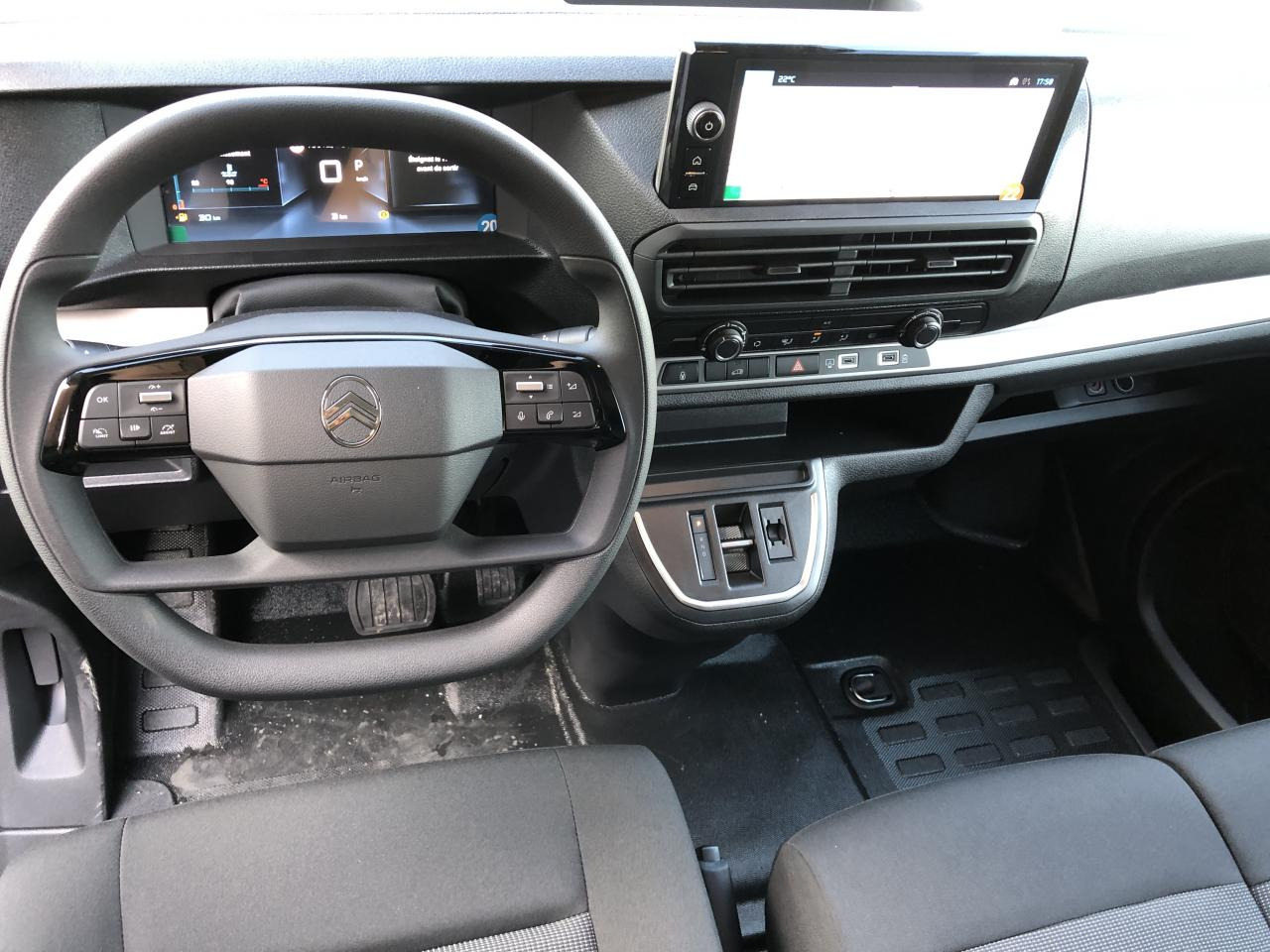 CITROEN Jumpy M 2.0 BlueHDi - 180 S&S - BV EAT8 III FOURGON . PHASE 2 - Fourgon utilitaire: photos 4 CITROEN Jumpy M 2.0 BlueHDi - 180 S&S - BV EAT8 III FOURGON . PHASE 2 - Fourgon utilitaire: photos 4