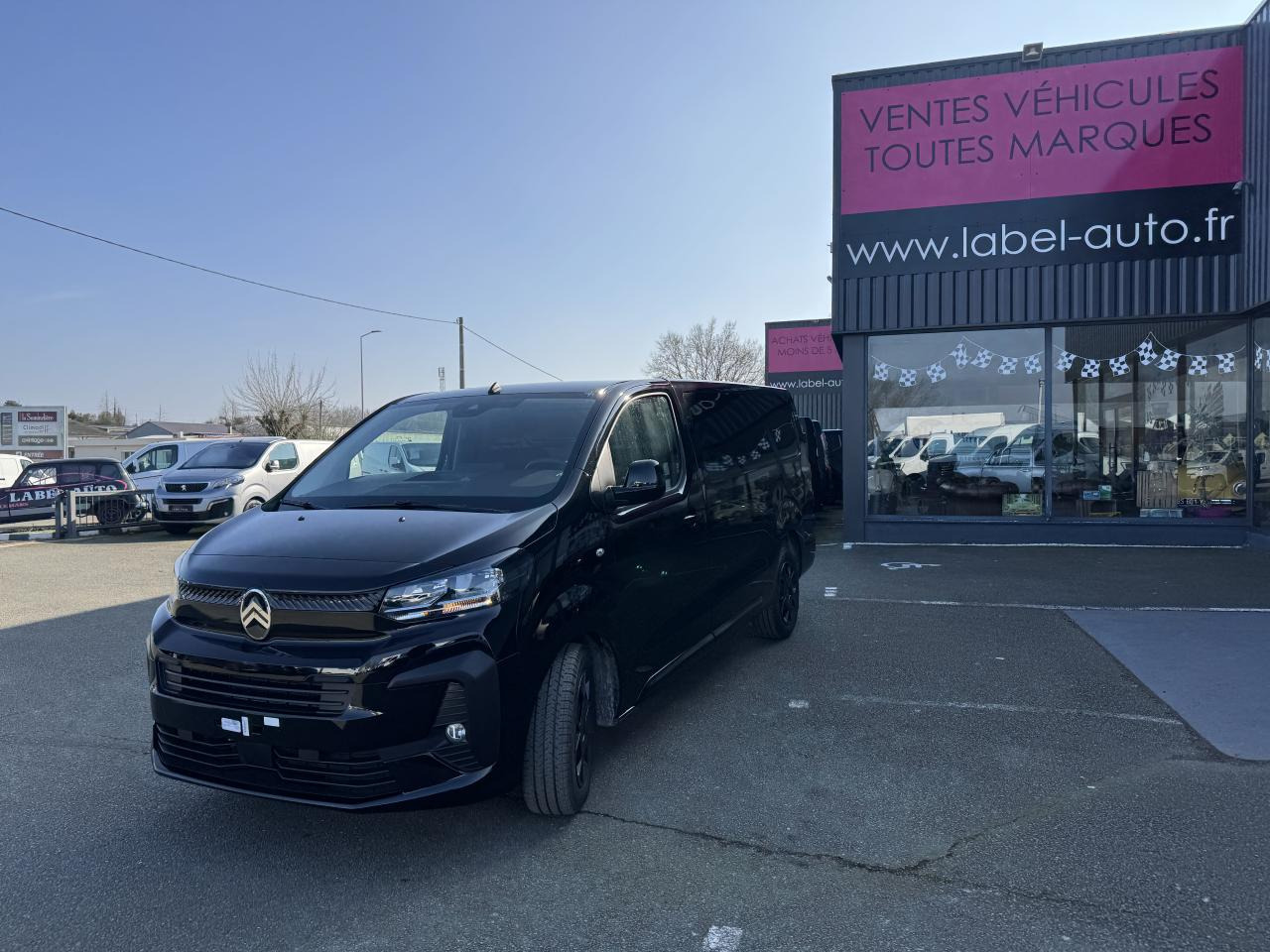 CITROEN Jumpy M 2.0 BlueHDi - 180 S&S - BV EAT8 III FOURGON . PHASE 2 en leasing occasion CITROEN Jumpy M 2.0 BlueHDi - 180 S&S - BV EAT8 III FOURGON . PHASE 2: photos 6 CITROEN Jumpy M 2.0 BlueHDi - 180 S&S - BV EAT8 III FOURGON . PHASE 2 en leasing occasion CITROEN Jumpy M 2.0 BlueHDi - 180 S&S - BV EAT8 III FOURGON . PHASE 2: photos 6