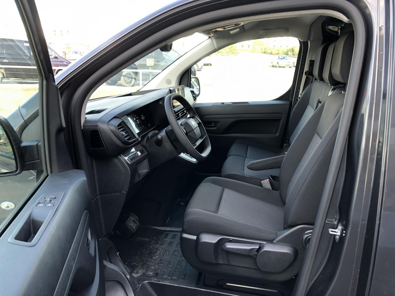 CITROEN Jumpy M 2.0 BlueHDi - 180 S&S - BV EAT8 III FOURGON . PHASE 2 - Fourgon utilitaire: photos 5 CITROEN Jumpy M 2.0 BlueHDi - 180 S&S - BV EAT8 III FOURGON . PHASE 2 - Fourgon utilitaire: photos 5