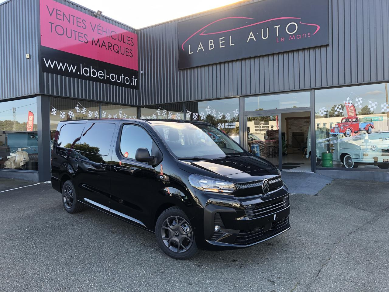 CITROEN Jumpy XL 2.0 BlueHDi - 180 S&S - BV EAT8 III CABINE APPROFONDIE Fixe PHASE 2 6 PLACES - Fourgon utilitaire: photos 1 CITROEN Jumpy XL 2.0 BlueHDi - 180 S&S - BV EAT8 III CABINE APPROFONDIE Fixe PHASE 2 6 PLACES - Fourgon utilitaire: photos 1