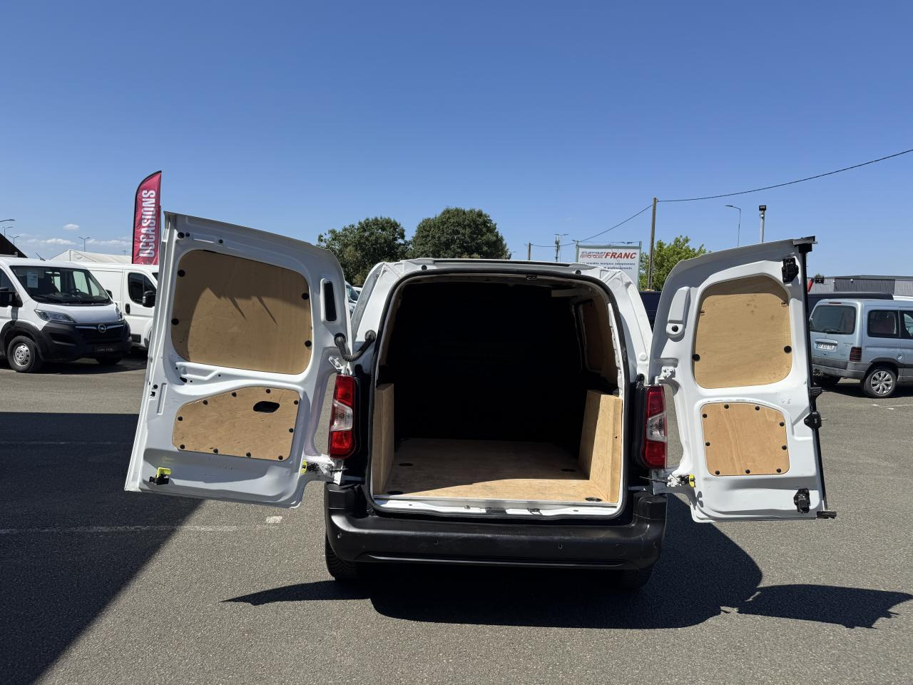 CITROEN berlingo M 650KG BLUEHDI 100 S&S DRIVER - Fourgon utilitaire: photos 2 CITROEN berlingo M 650KG BLUEHDI 100 S&S DRIVER - Fourgon utilitaire: photos 2