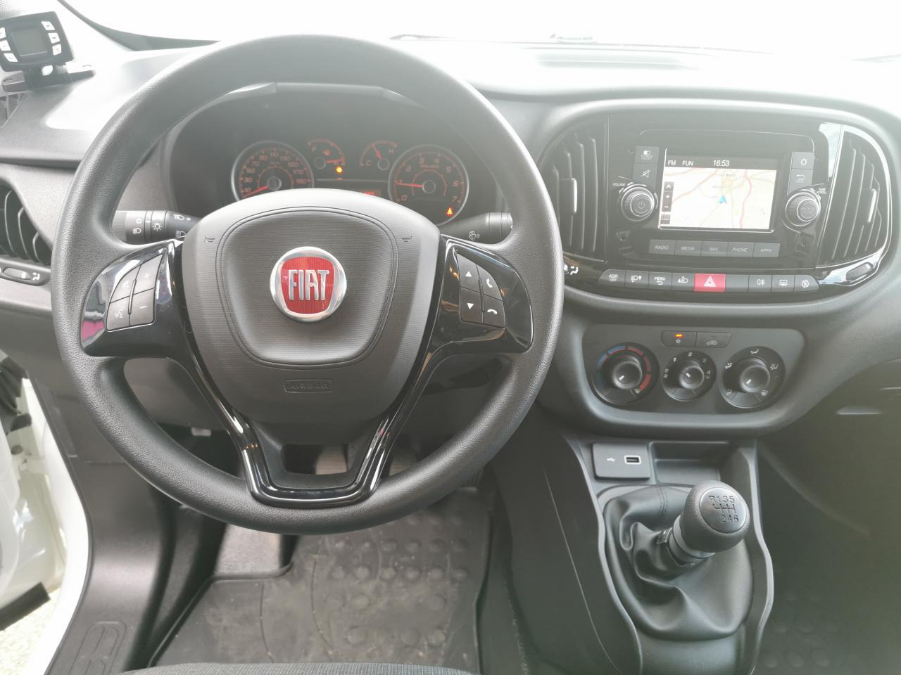 FIAT DOBLO 1.6 MJT 105 CH PRO LOUNGE FRIGORIFIQUE - Fourgon utilitaire: photos 4 FIAT DOBLO 1.6 MJT 105 CH PRO LOUNGE FRIGORIFIQUE - Fourgon utilitaire: photos 4