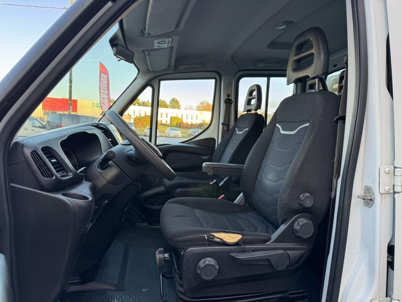 IVECO DAILY 35C14 BENNE COFFRE DOUBLE CABINE RJ 6 places - Utilitaire benne, Utilitaire double cabine: photos 5 IVECO DAILY 35C14 BENNE COFFRE DOUBLE CABINE RJ 6 places - Utilitaire benne, Utilitaire double cabine: photos 5