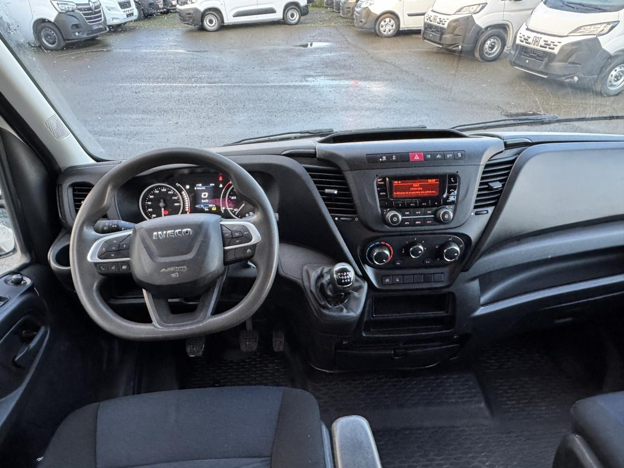 IVECO DAILY 35C14 BENNE COFFRE DOUBLE CABINE RJ 6 places - Utilitaire benne, Utilitaire double cabine: photos 4 IVECO DAILY 35C14 BENNE COFFRE DOUBLE CABINE RJ 6 places - Utilitaire benne, Utilitaire double cabine: photos 4