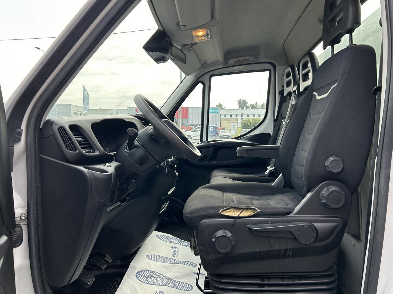 IVECO Daily 35 C 14 S&S (Quad-Leaf)  CHASSIS CABINE 2014 35C/35S Chassis cabine 35 C Epmt.3.75 PHASE 3 - Utilitaire benne: photos 4 IVECO Daily 35 C 14 S&S (Quad-Leaf)  CHASSIS CABINE 2014 35C/35S Chassis cabine 35 C Epmt.3.75 PHASE 3 - Utilitaire benne: photos 4
