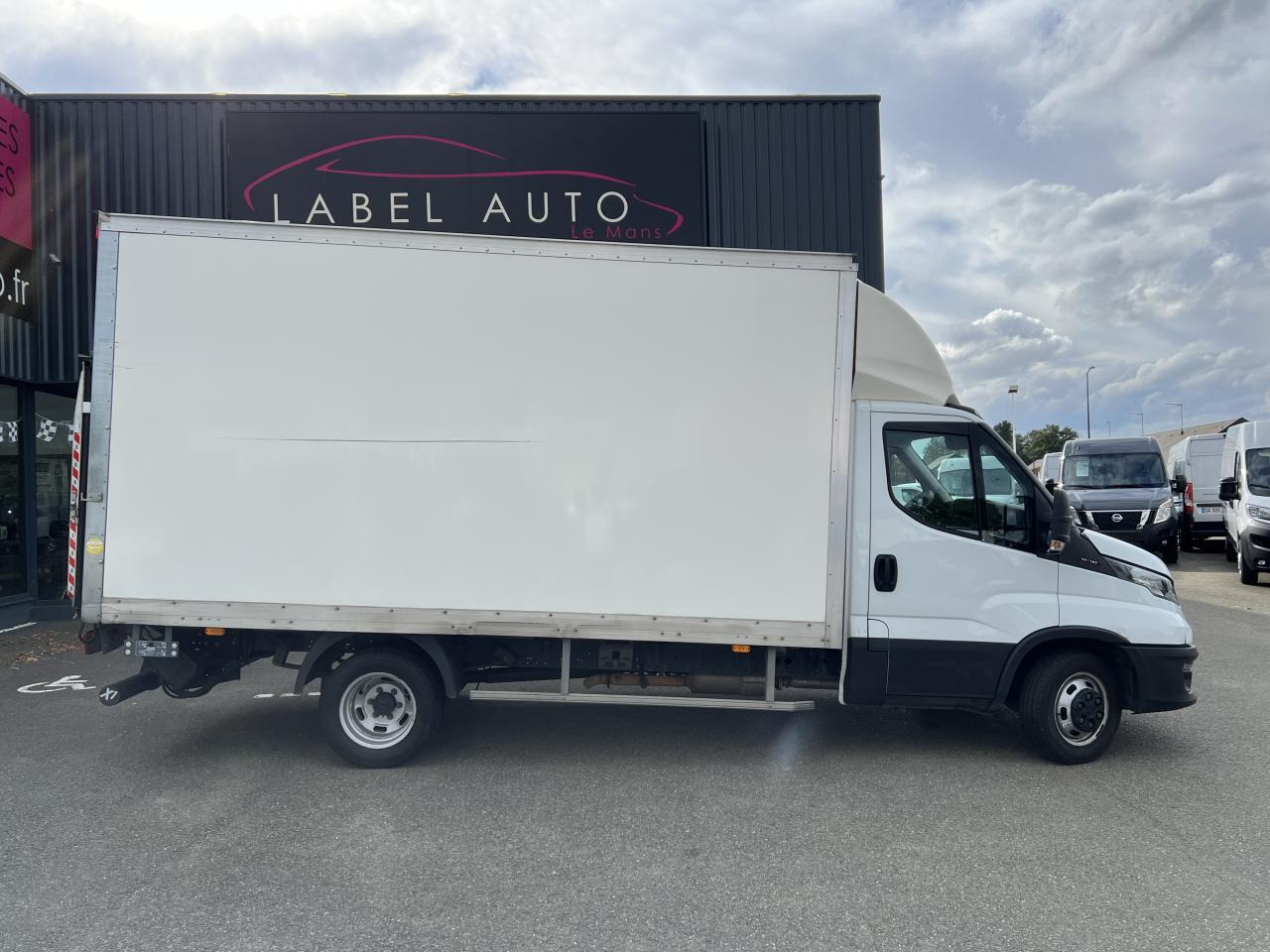 IVECO Daily 35 C 16 S&S (Quad-Leaf)  CHASSIS CABINE 2014 35C/35S Chassis cabine 35 C Epmt.4.1 PHASE 4 - Fourgon grand volume: photos 1 IVECO Daily 35 C 16 S&S (Quad-Leaf)  CHASSIS CABINE 2014 35C/35S Chassis cabine 35 C Epmt.4.1 PHASE 4 - Fourgon grand volume: photos 1