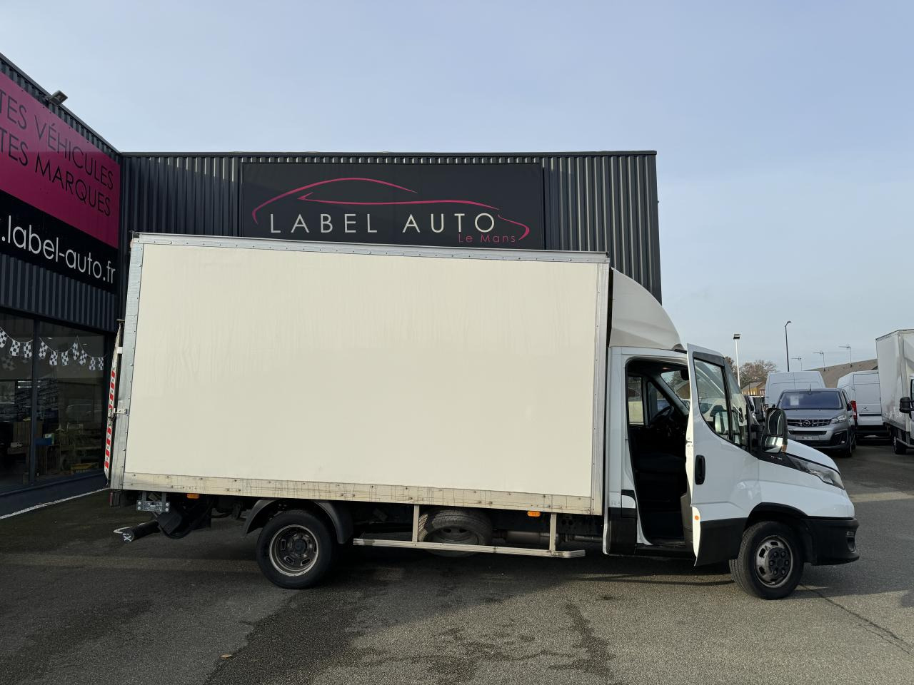 IVECO Daily 35 C 16H3.0 - BV Hi-Matic (Quad-Tor) CHASSIS CABINE 2014 35C/35S Chassis cabine 35 C Epmt.4.1 - Fourgon grand volume: photos 1 IVECO Daily 35 C 16H3.0 - BV Hi-Matic (Quad-Tor) CHASSIS CABINE 2014 35C/35S Chassis cabine 35 C Epmt.4.1 - Fourgon grand volume: photos 1