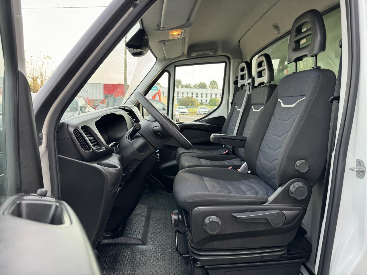 IVECO Daily 35 C 16H3.0 - BV Hi-Matic (Quad-Tor) CHASSIS CABINE 2014 35C/35S Chassis cabine 35 C Epmt.4.1 - Fourgon grand volume: photos 5 IVECO Daily 35 C 16H3.0 - BV Hi-Matic (Quad-Tor) CHASSIS CABINE 2014 35C/35S Chassis cabine 35 C Epmt.4.1 - Fourgon grand volume: photos 5