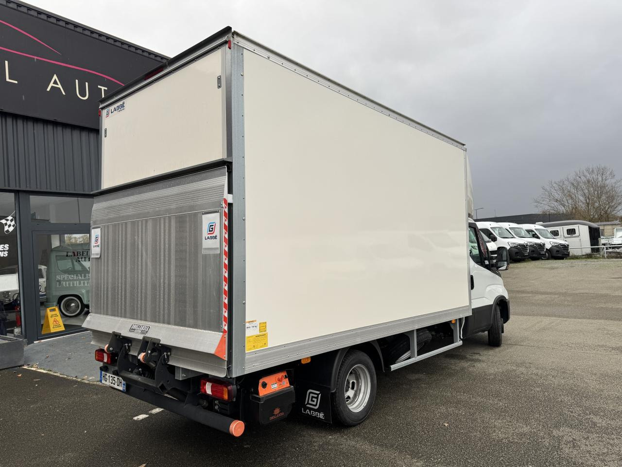 IVECO Daily 35 C 16H3.0 - BV Hi-Matic (Quad-Tor) CHASSIS CABINE CAISSE 20M3 - Fourgon grand volume: photos 5 IVECO Daily 35 C 16H3.0 - BV Hi-Matic (Quad-Tor) CHASSIS CABINE CAISSE 20M3 - Fourgon grand volume: photos 5