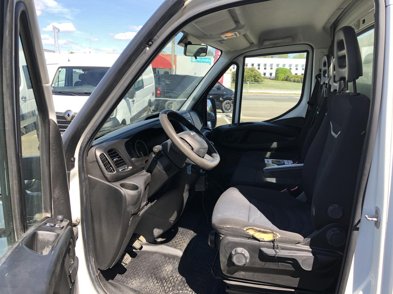 IVECO Daily 35C14 3T5 BENNE + COFFRE RJ 2.3L 140CH - Utilitaire benne: photos 5 IVECO Daily 35C14 3T5 BENNE + COFFRE RJ 2.3L 140CH - Utilitaire benne: photos 5