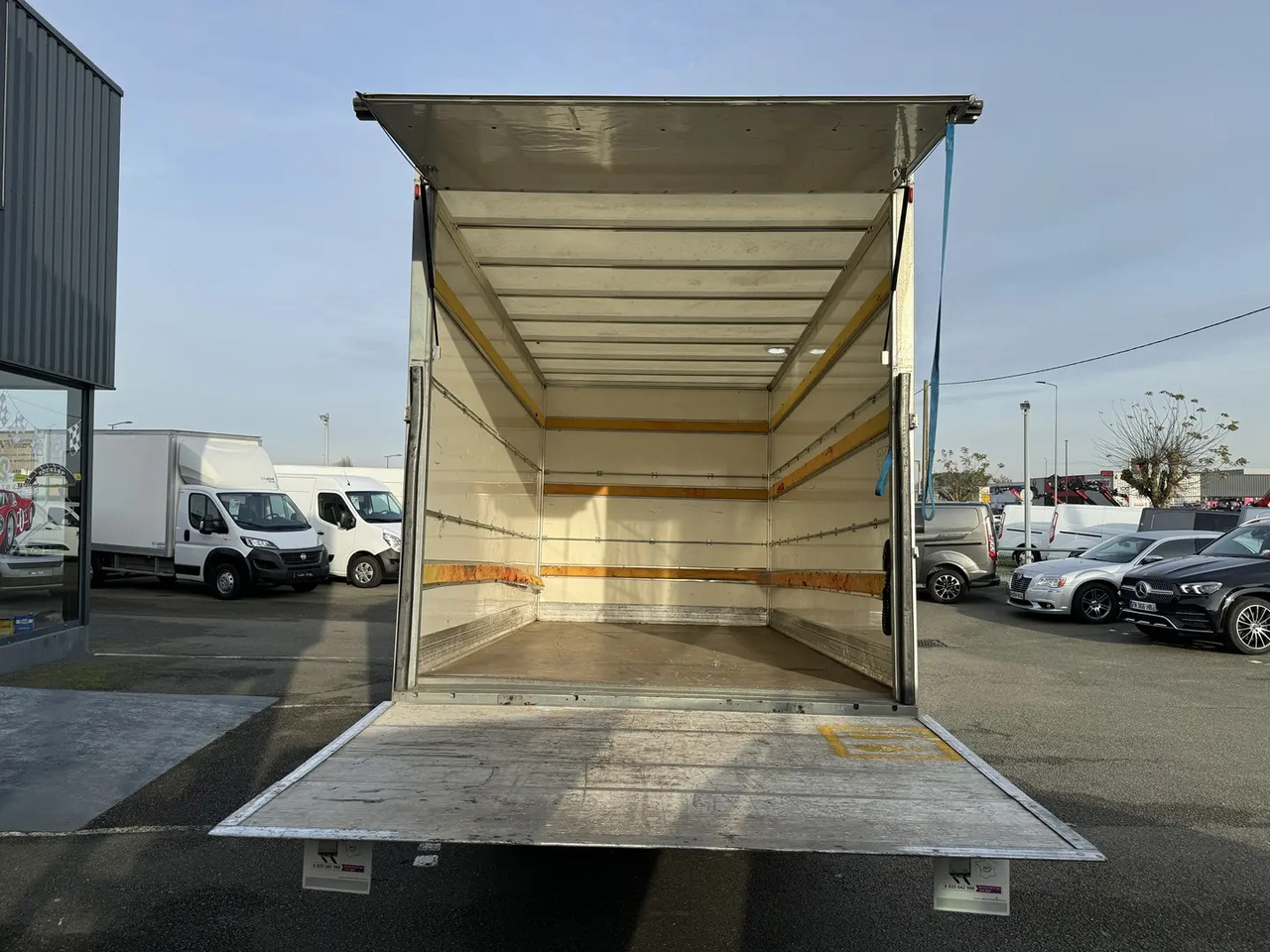 Iveco Daily 35C16H3.0 D EMPATTEMENT 4100 - Fourgon grand volume: photos 3 Iveco Daily 35C16H3.0 D EMPATTEMENT 4100 - Fourgon grand volume: photos 3