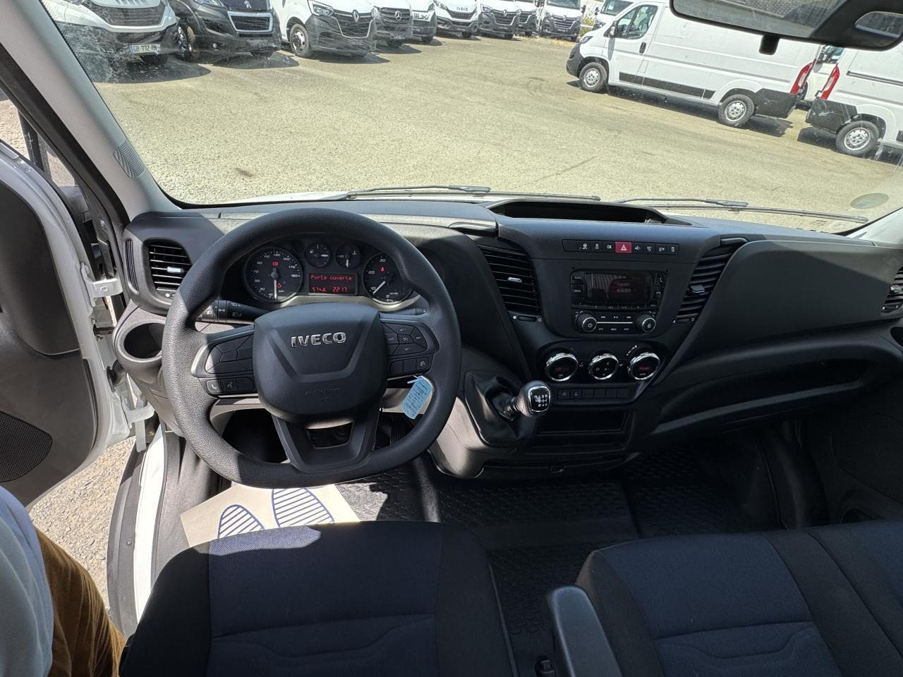 Iveco Daily IVECO PORTE VOITURE DEPANNEUSE 35 S 16 3L0 160 CH EMPATTEMENT 4100 PLATEAU FIX'ALU EQUIP'M - Camion porte-voitures: photos 4 Iveco Daily IVECO PORTE VOITURE DEPANNEUSE 35 S 16 3L0 160 CH EMPATTEMENT 4100 PLATEAU FIX'ALU EQUIP'M - Camion porte-voitures: photos 4