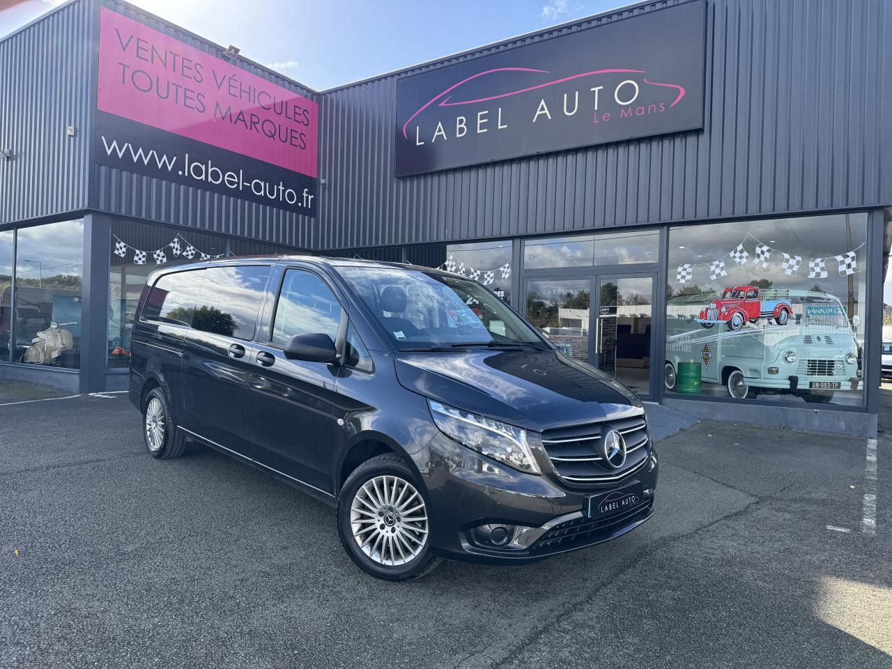 MERCEDES Vito MIXTO Extra Long 3.05t 119 CDI BlueEfficiency - BVA 9G-Tronic Propulsion MIXTO - BM 447 first - Fourgon utilitaire: photos 2 MERCEDES Vito MIXTO Extra Long 3.05t 119 CDI BlueEfficiency - BVA 9G-Tronic Propulsion MIXTO - BM 447 first - Fourgon utilitaire: photos 2