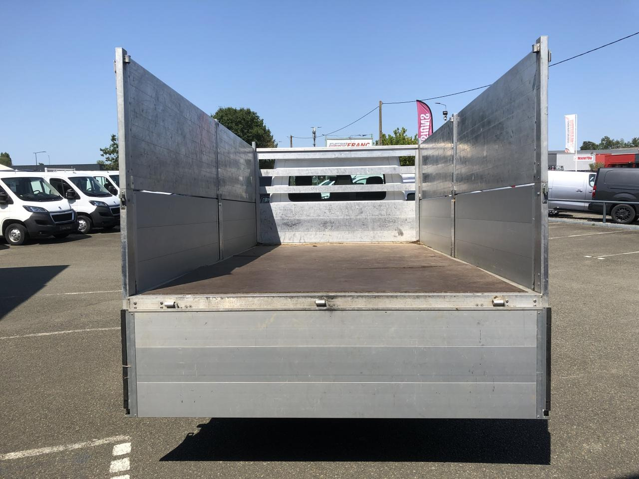 NISSAN INTERSTAR 3T5 2.3 DCI 165CH PLATEAU RIDELLES 4M50 - Utilitaire plateau: photos 3 NISSAN INTERSTAR 3T5 2.3 DCI 165CH PLATEAU RIDELLES 4M50 - Utilitaire plateau: photos 3