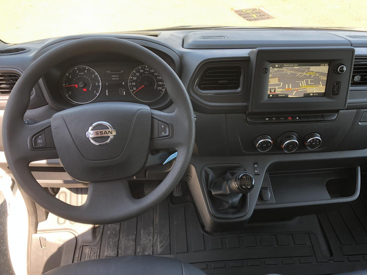 NISSAN INTERSTAR 3T5 2.3 DCI 165CH PLATEAU RIDELLES 4M50 - Utilitaire plateau: photos 4 NISSAN INTERSTAR 3T5 2.3 DCI 165CH PLATEAU RIDELLES 4M50 - Utilitaire plateau: photos 4
