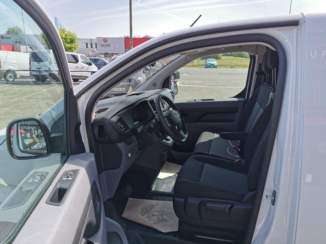 Opel Vivaro fourgon 2.0 D 145CH FRIGORIFIQUE POSITIF THERMOKING - Utilitaire frigorifique: photos 4 Opel Vivaro fourgon 2.0 D 145CH FRIGORIFIQUE POSITIF THERMOKING - Utilitaire frigorifique: photos 4