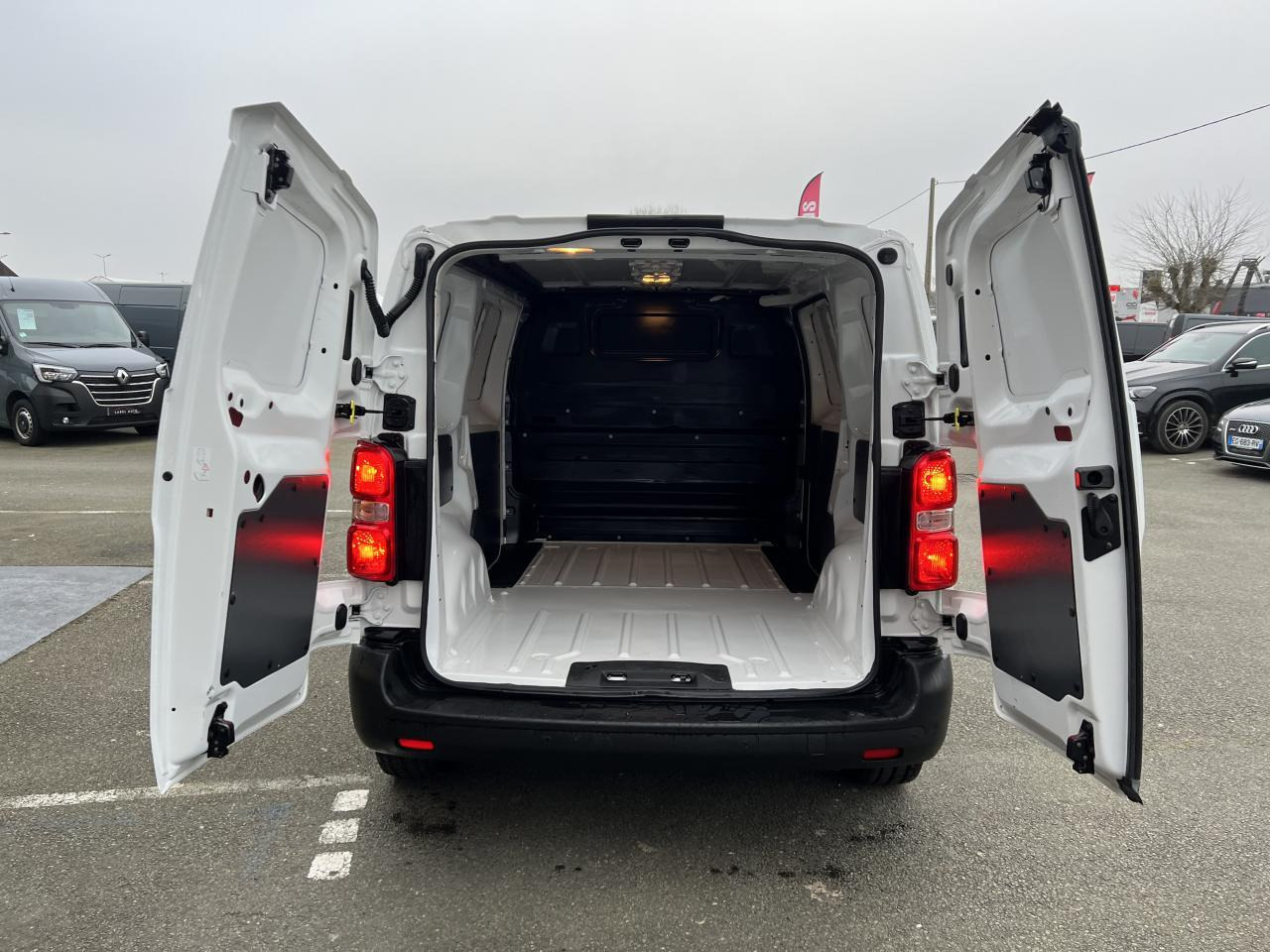 Opel Vivaro fourgon M 2.0 BLUEHDI 145CH EAT-8 PACK CLIM - Fourgonnette: photos 3 Opel Vivaro fourgon M 2.0 BLUEHDI 145CH EAT-8 PACK CLIM - Fourgonnette: photos 3